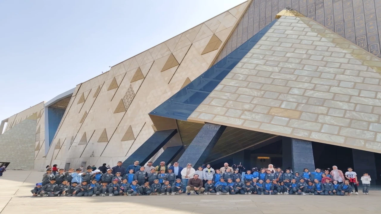 البنك الأهلي الكويتي ينظم رحلة لطلاب المدارس المجتمعية في محافظة الفيوم